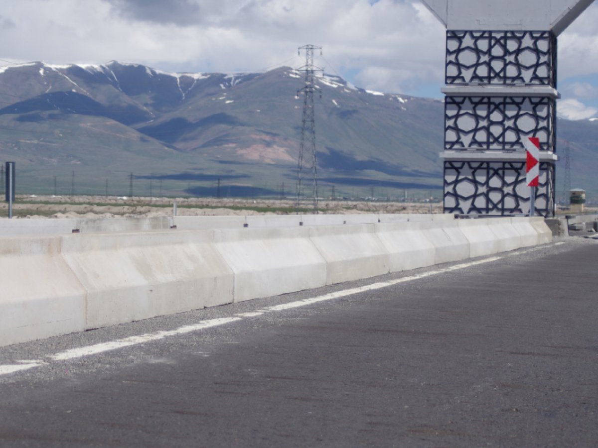 Beton Yol Bariyerleri